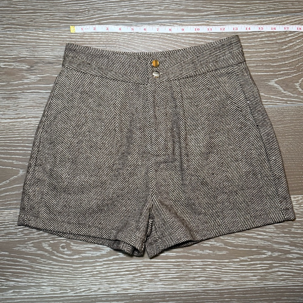 SHEIN Brown Herringbone High-Waisted Shorts – Size M